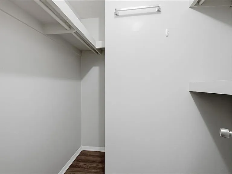 2183 Surrey Ct — Photo 21