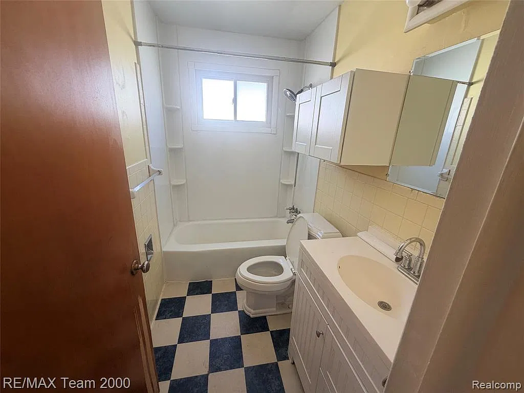 3 bed, 2.0 bath, 1625 sqft, $1,700 — Photo 4