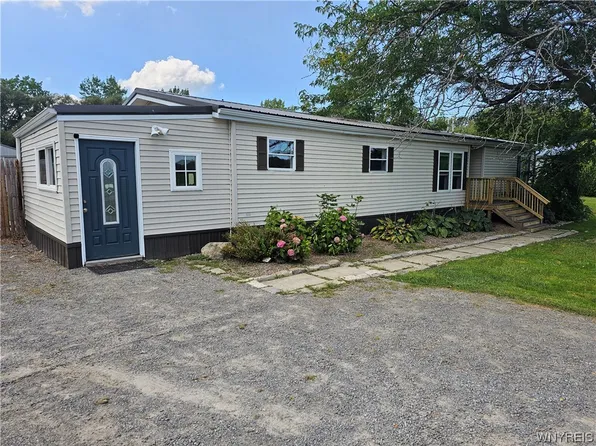 2714 Lattin Rd, Albion, NY 14411