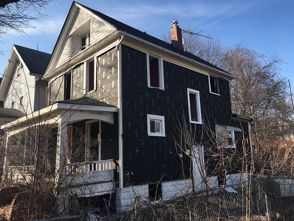 2nd image of 445 W Chestnut St