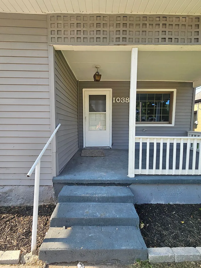 3 bedroom | 1 bathroom | Large lot | Pets welcome! — Photo 2