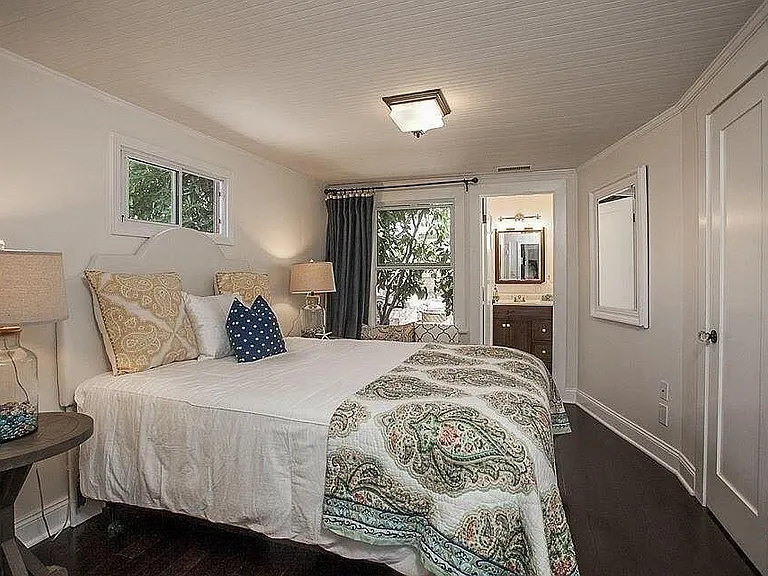 1098 Linden Ave — Photo 11