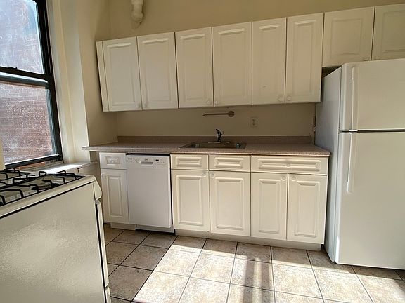 3rd image of 264 W 19th St APT 65
