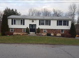 40 Bloomer Rd, Mahopac, NY 10541