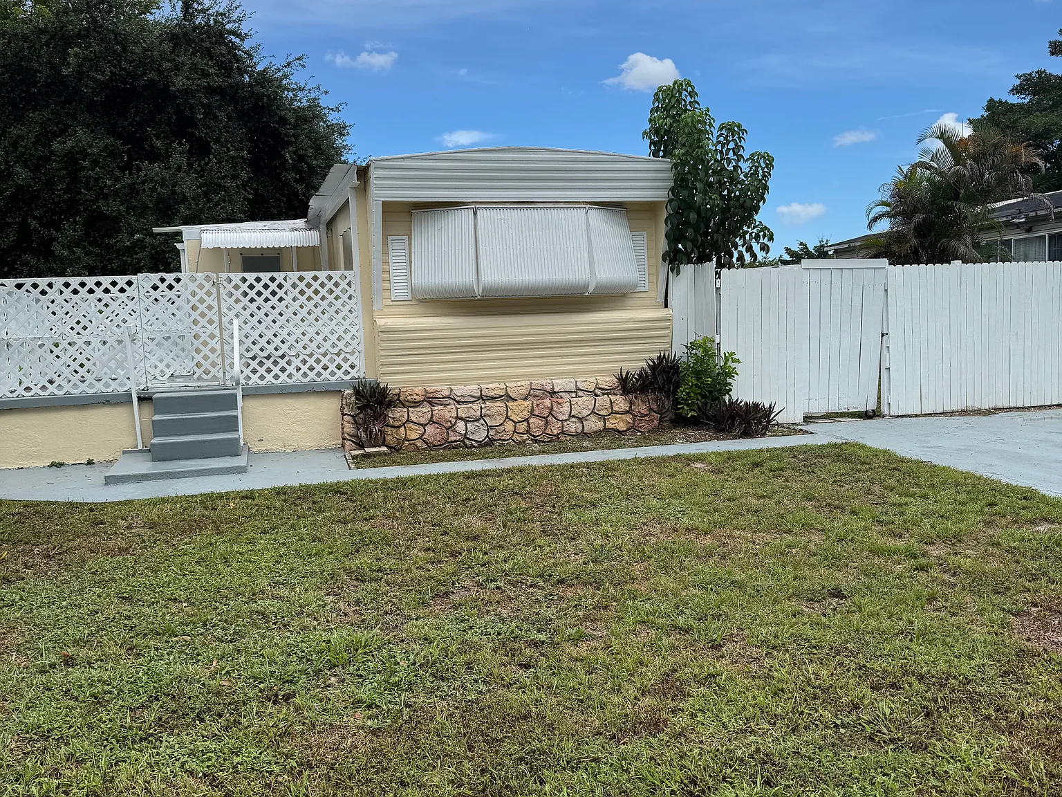 2 bed, 725 sqft, $1,750 — Photo 2