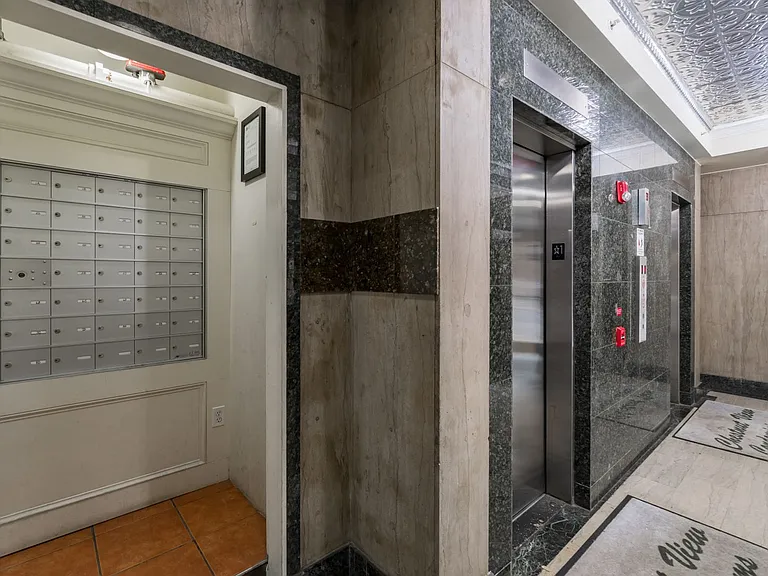 1939 Chestnut St #4B — Photo 13