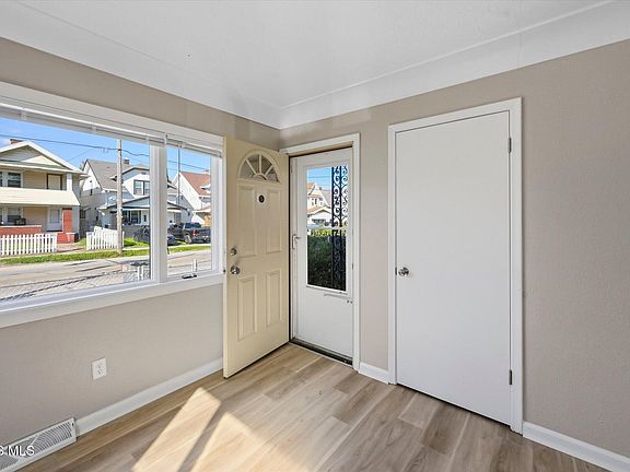 3rd image of 1502 Nevada St
