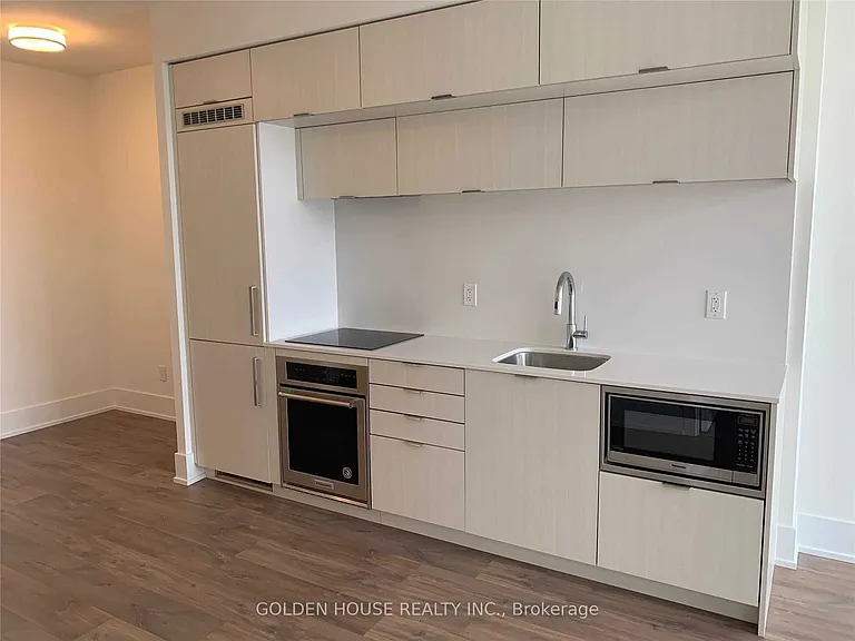 80 Vanauley St #16 — Photo 3