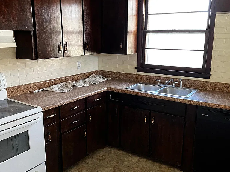 5002 Whispering Hills Ct — Photo 6