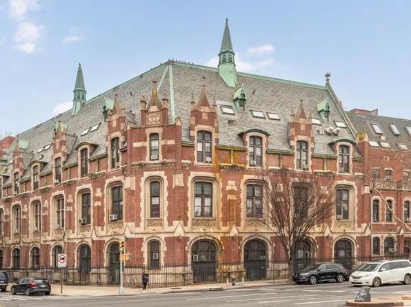 555 Washington Avenue image 1 of 15