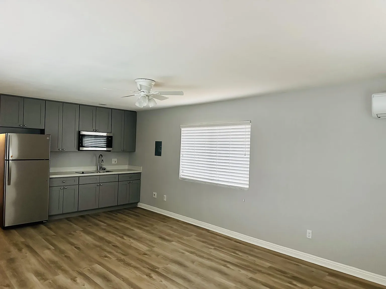 Studio, 400 sqft, $1,395 — Photo 3
