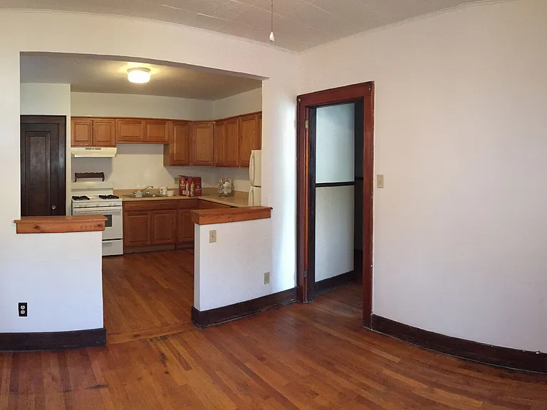 1008 Evergreen Ave — Photo 2