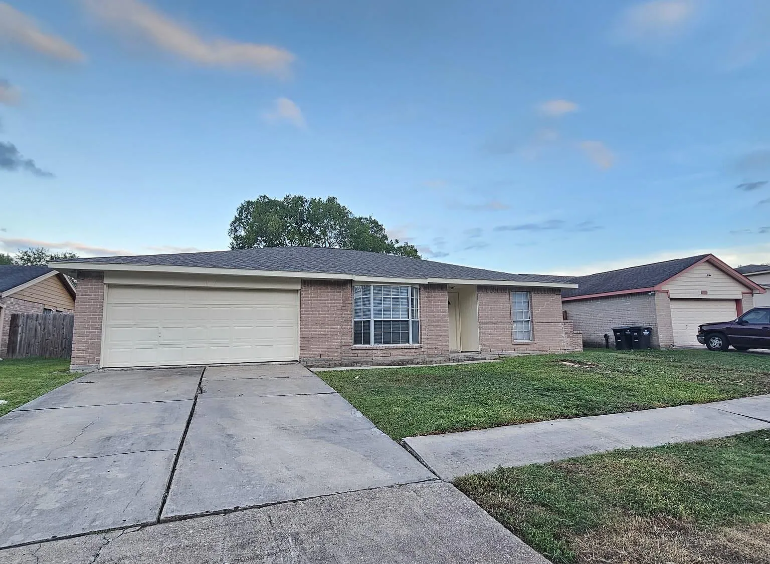 3 bed, 2.0 bath, 1659 sqft, $1,845 — Photo 1