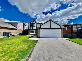 3304 Brandon Gate Dr, Mississauga, ON L4T 2G4