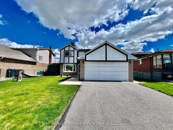 3304 Brandon Gate Dr, Mississauga, ON L4T 2G4