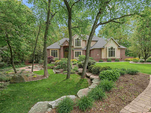 705 Red Fox Run, Fond Du Lac, WI 54937