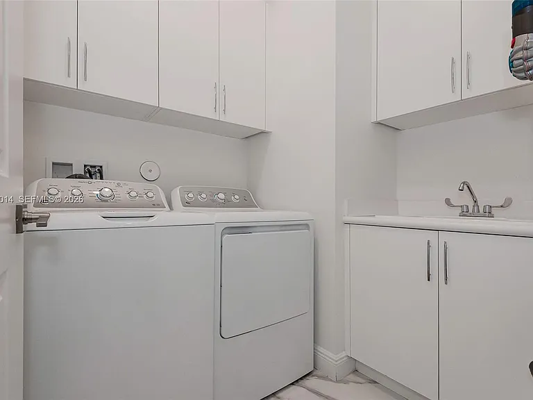 12835 Bayside Ct — Photo 33