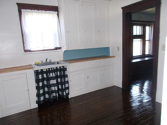 3rd image of 374 Belmont Ave NW