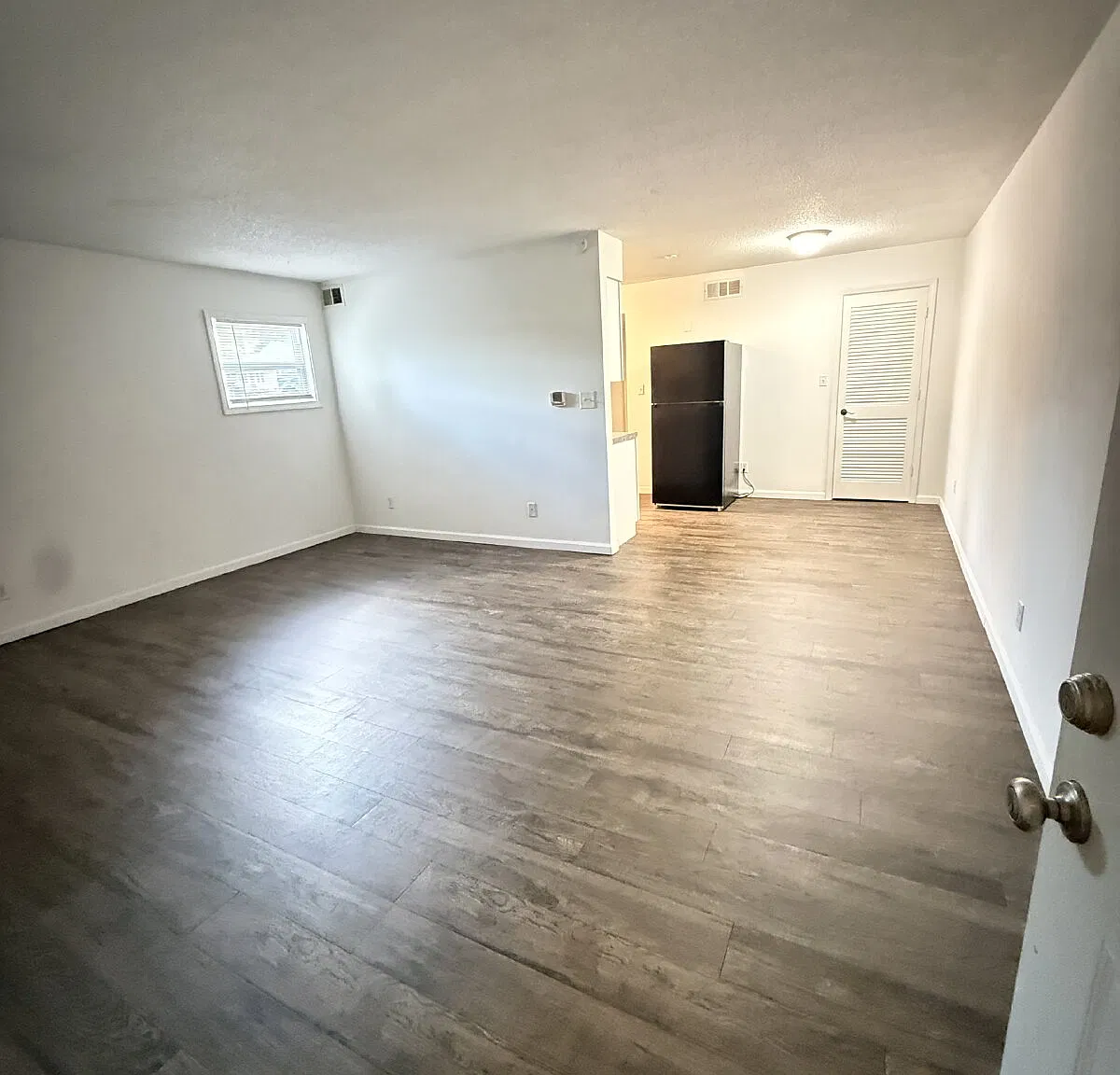 2 bed, 1.0 bath, 800 sqft, $850 — Photo 2