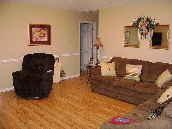 2nd image of 1805 Greenbriar St