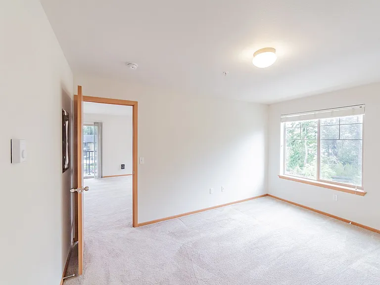 Four Lakes Apartment Homes — Photo 33