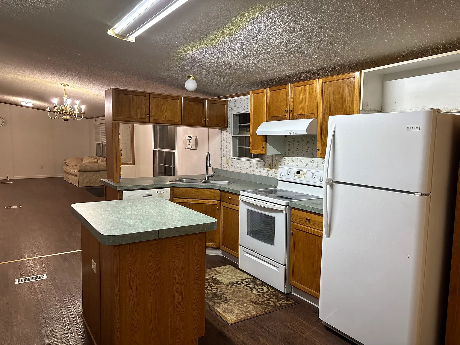 4 bed, 2240 sqft, $1,550 — Photo 1