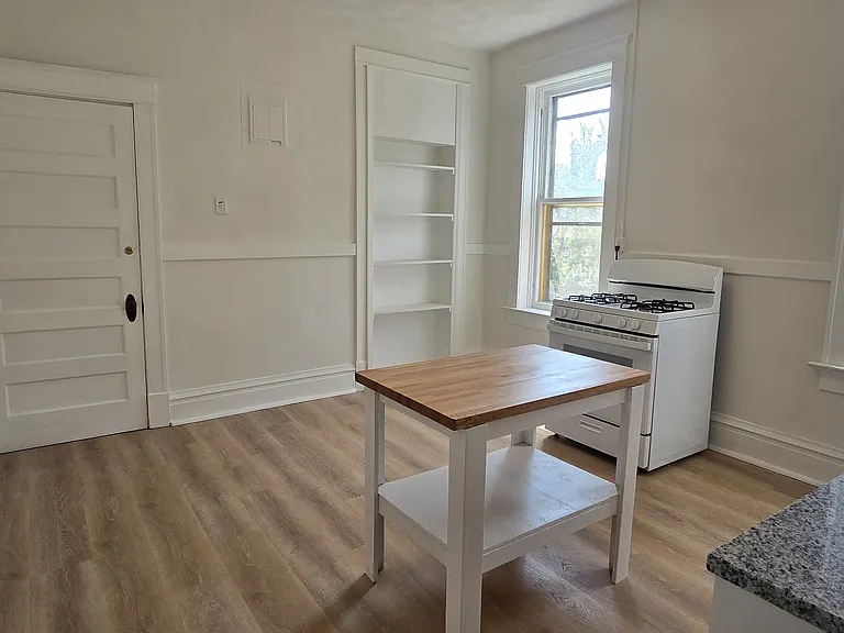 218B N Jackson St #B — Photo 5