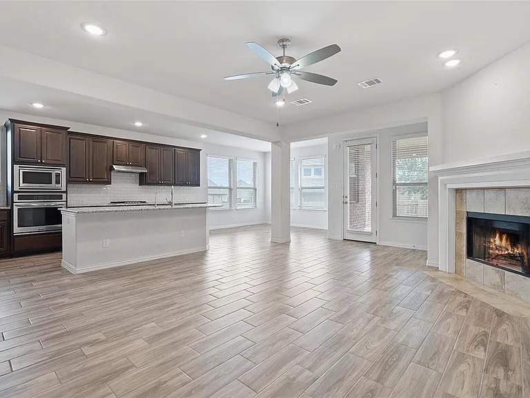 2905 Consuelo Way — Photo 5