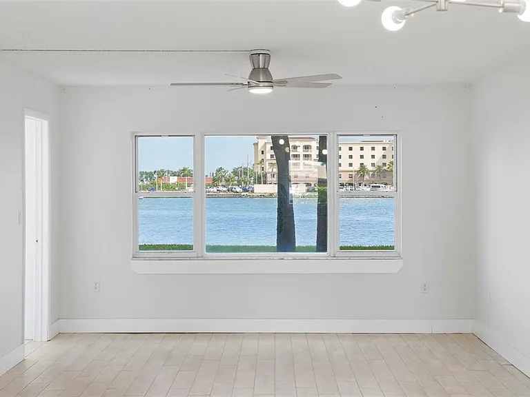4775 Cove Cir #106 — Photo 24
