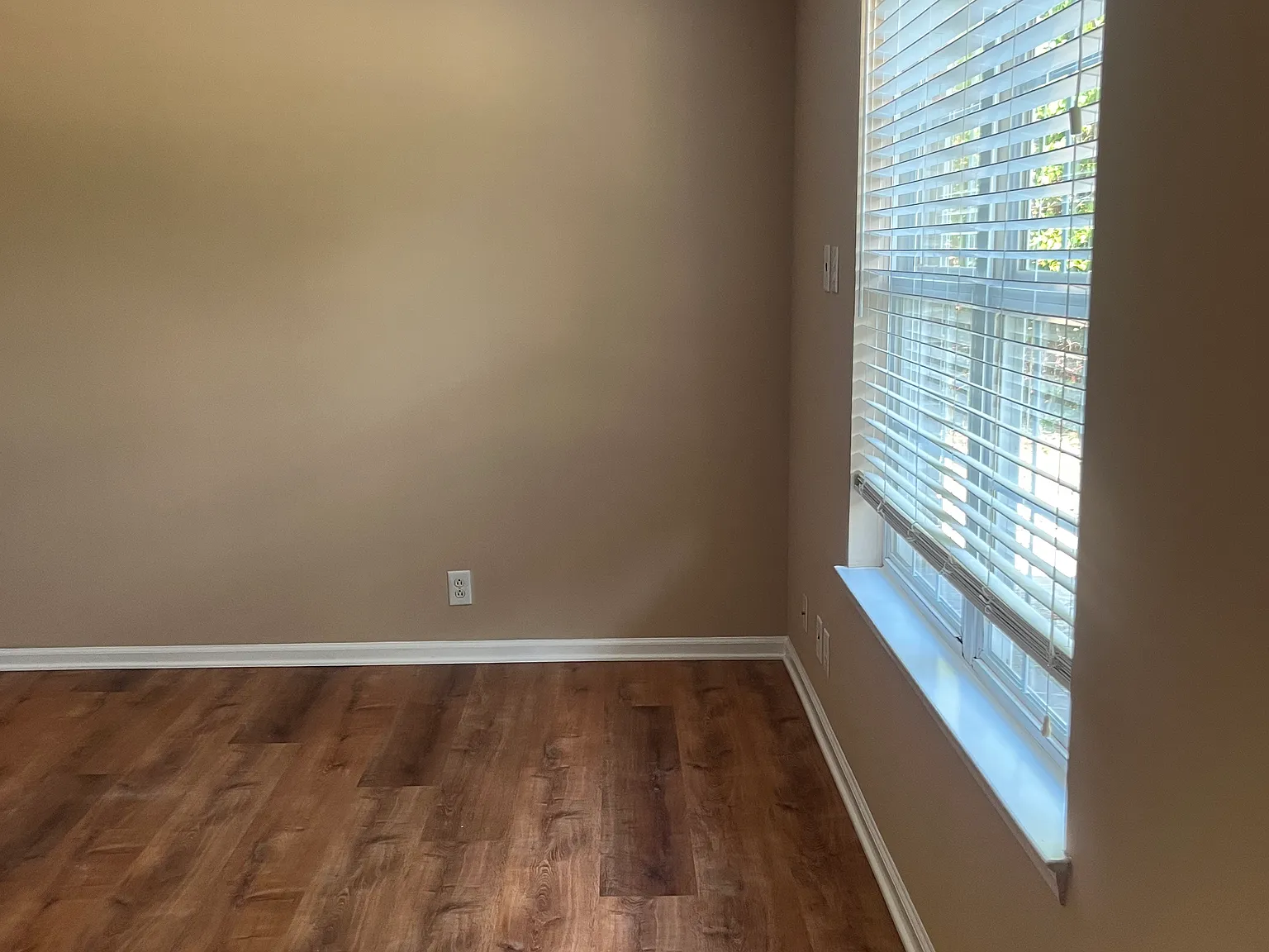 2 bed, 1.5 bath, 1200 sqft, $1,500 — Photo 3