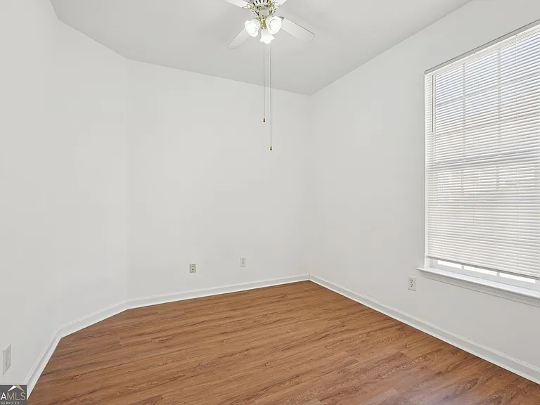 2596 Bates St SE — Photo 36