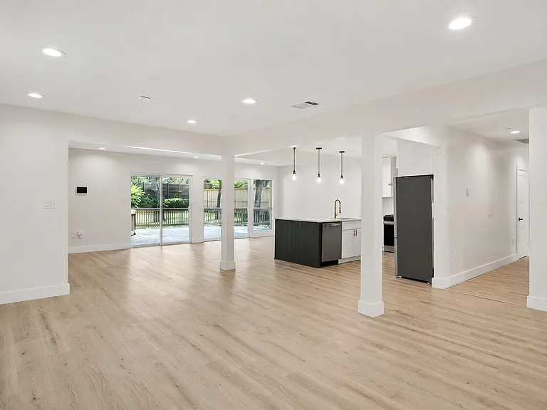 1804 Northwood Rd — Photo 4