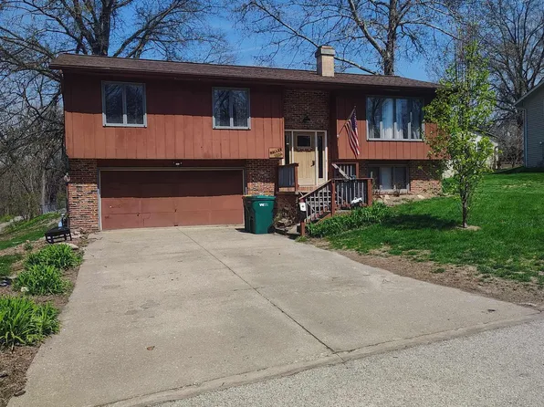 1824 Riverview Dr, Macomb, IL 61455