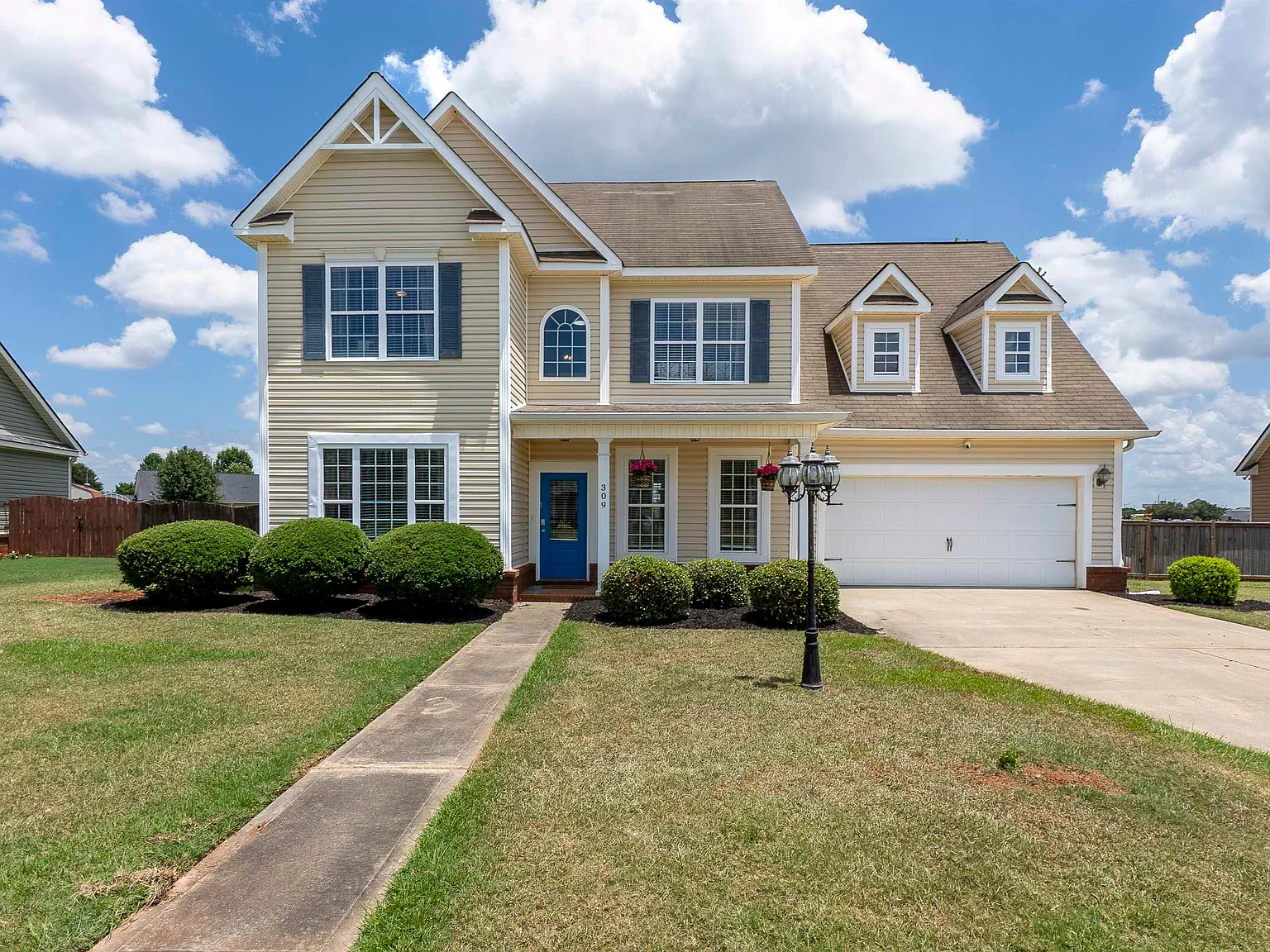 4 bed, 2.5 bath, 1984 sqft, $4,995 — Photo 3