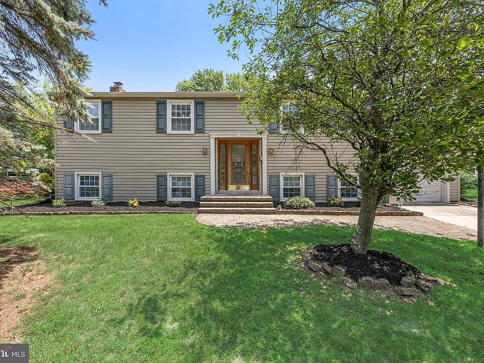 1st image of 83 Lincoln Dr