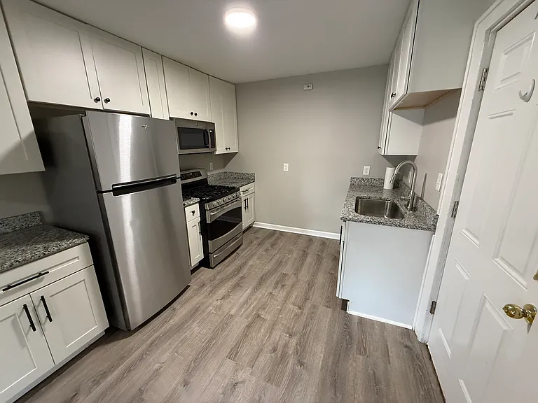 8025 Robinson St — Photo 8