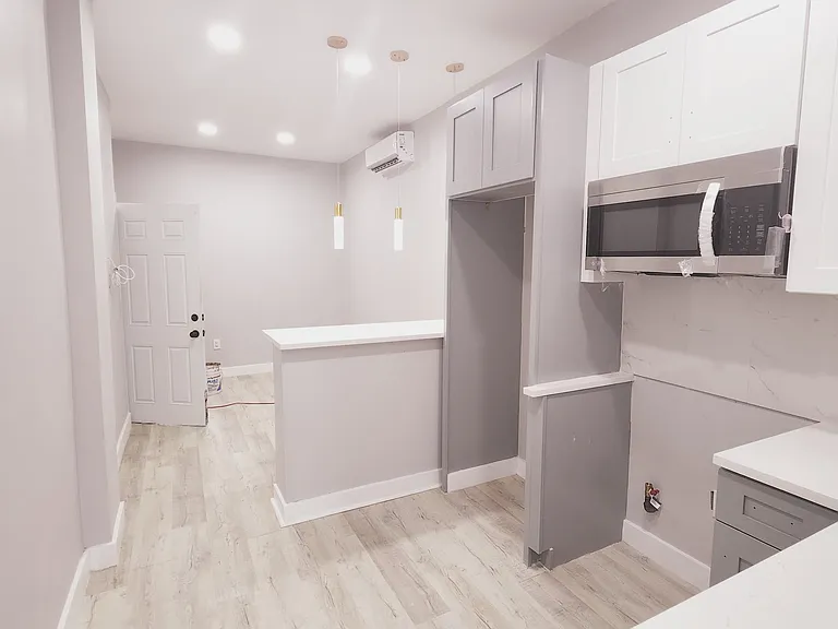 85 Zabriskie St #1A — Photo 1