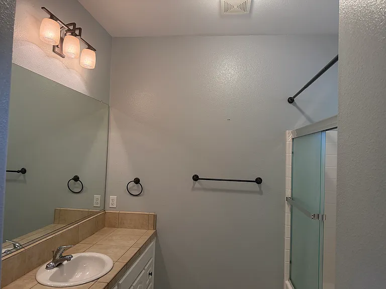 1160 Hamlin Way — Photo 6