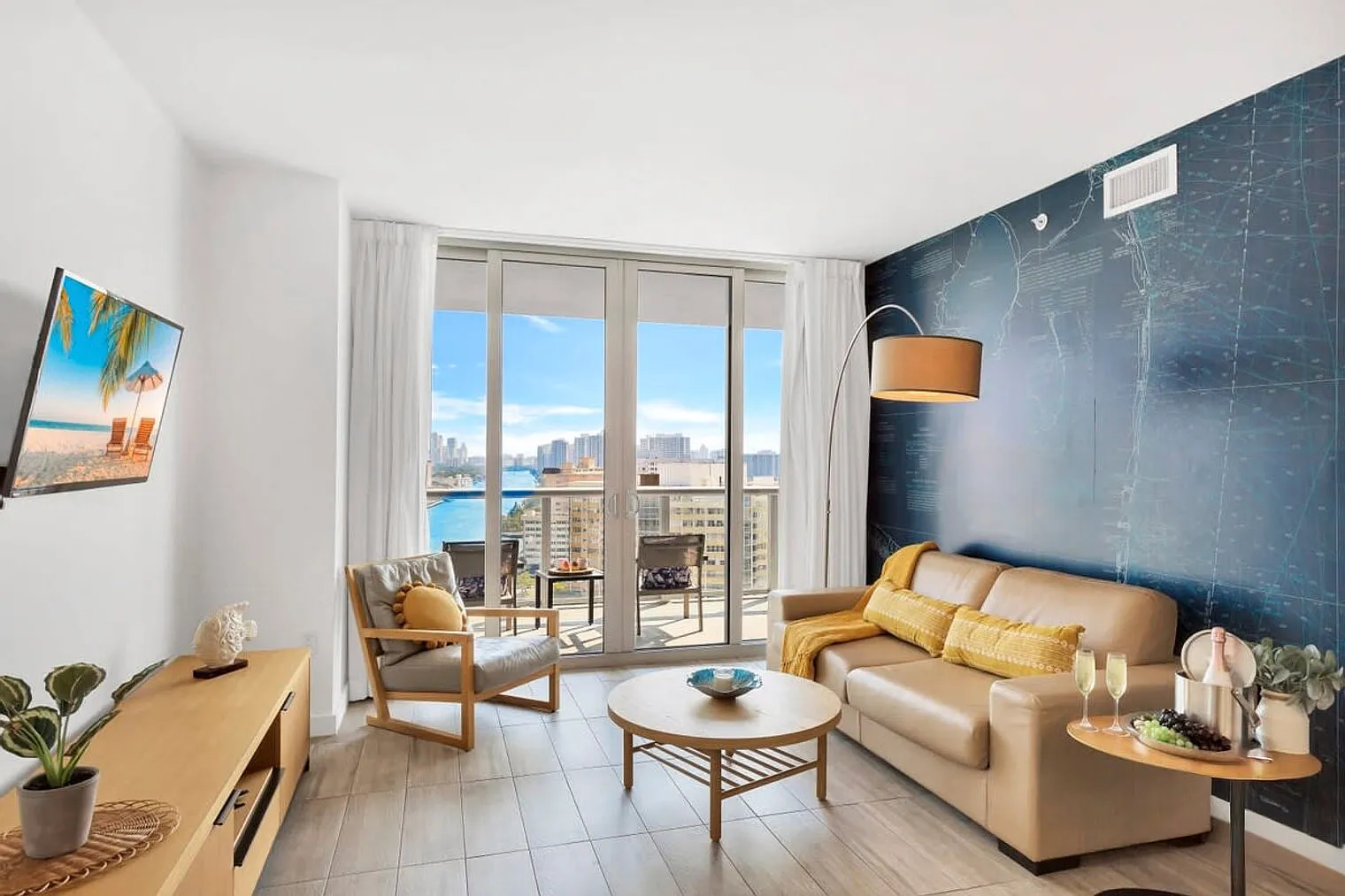 1 bed, 1.0 bath, 699 sqft, $2,395 — Photo 1