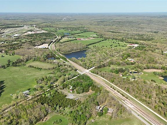 4th image of 2654 N Mapleshade Rd