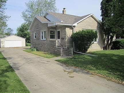 107 S. Karr St., Heyworth, IL