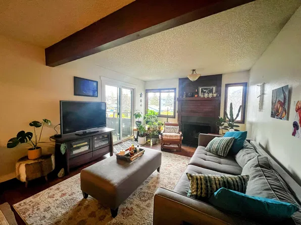 1601 Eastridge Dr APT 203, Anchorage, AK 99501