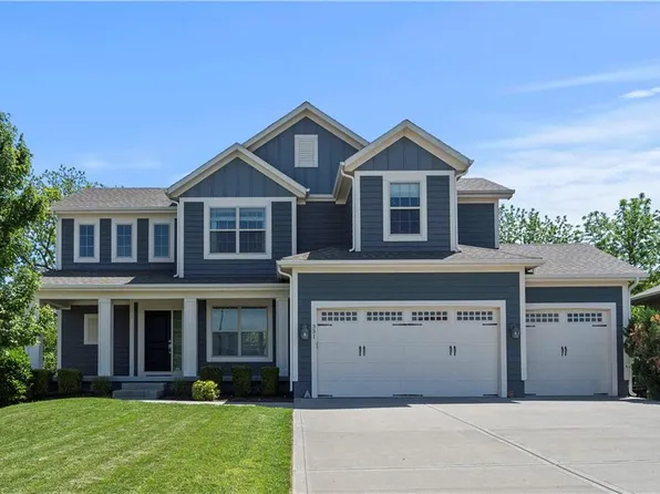 331 SE Brookside Dr, Lees Summit, MO 64063