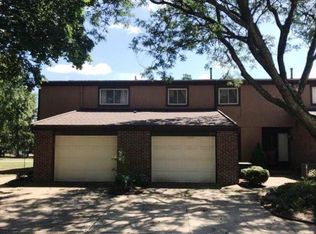 893 Quarry Dr, Akron, OH