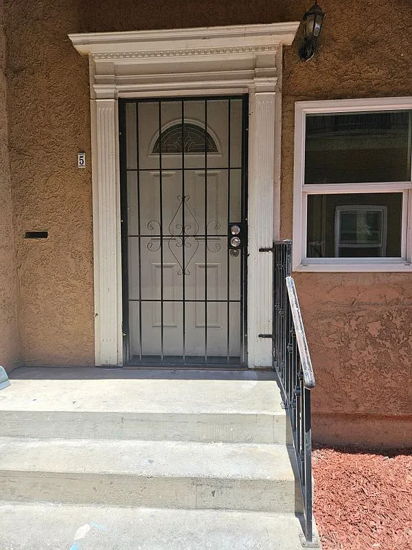 3 bed, 2.0 bath, 1400 sqft, $3,500 — Photo 2