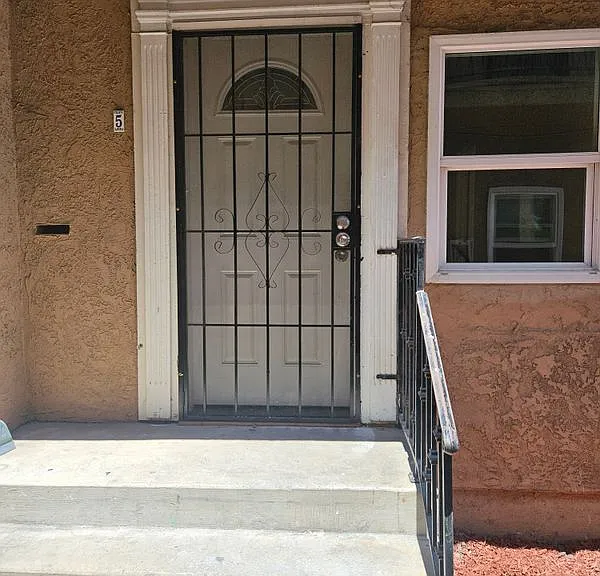 7110 Somerset Blvd #5 — Photo 2