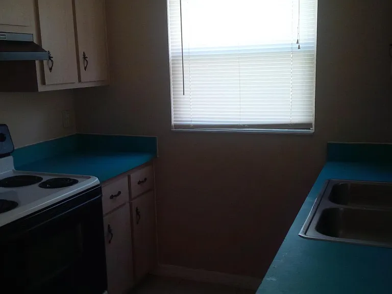 928 NW 57th Ct — Photo 5