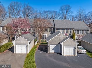 2526 Brenton Point Dr, Reston, VA 20191