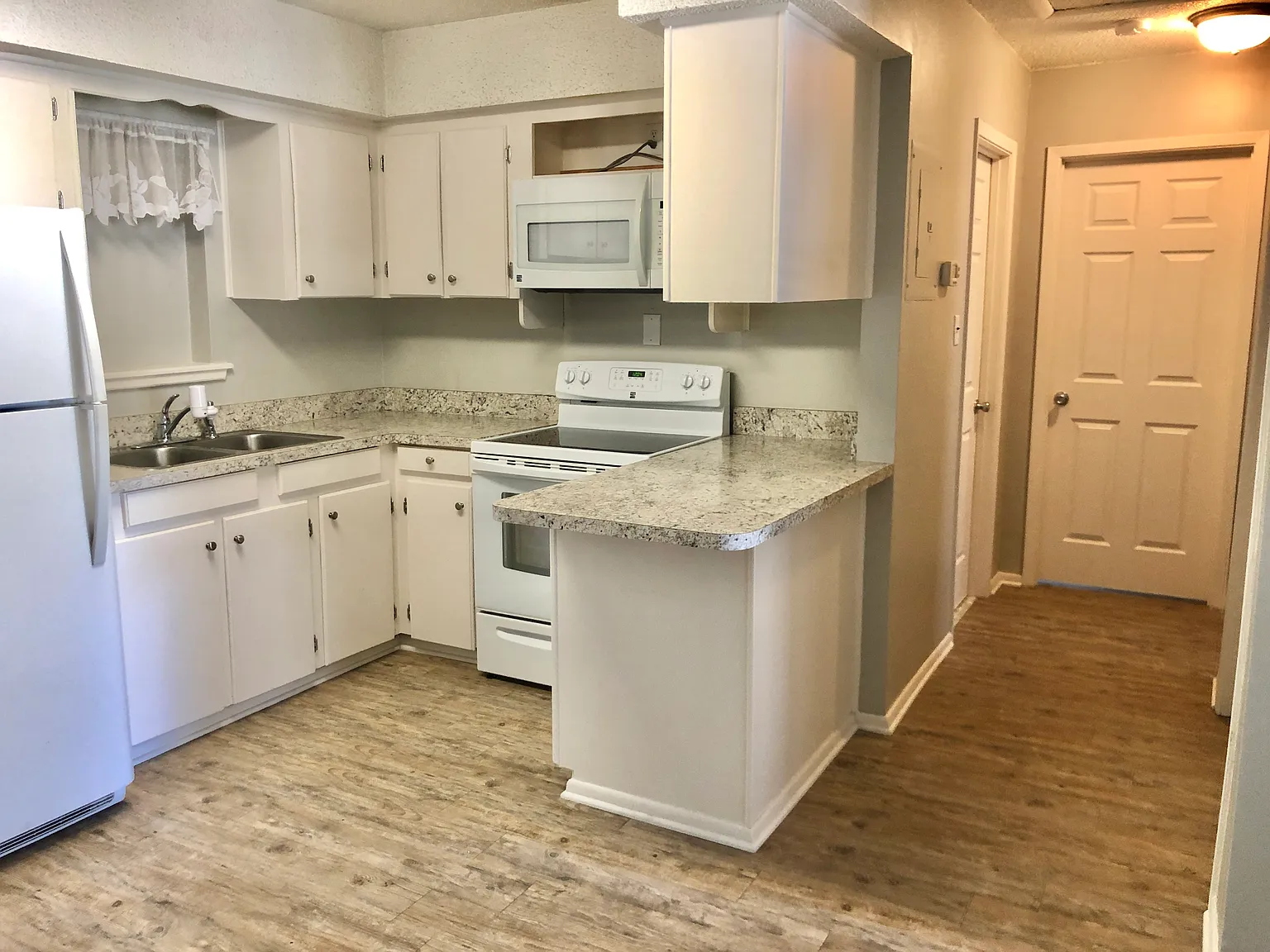 2 bed, 800 sqft, $1,600 — Photo 4
