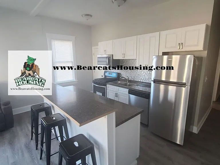 27 Leroy St #1 — Photo 3
